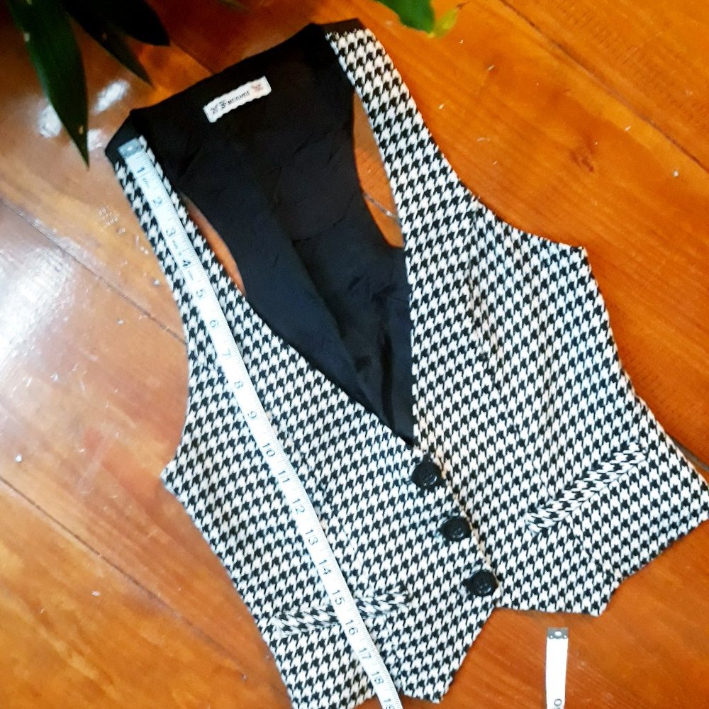 Forever 21 Black and Cream Houndstooth Vest Sz S